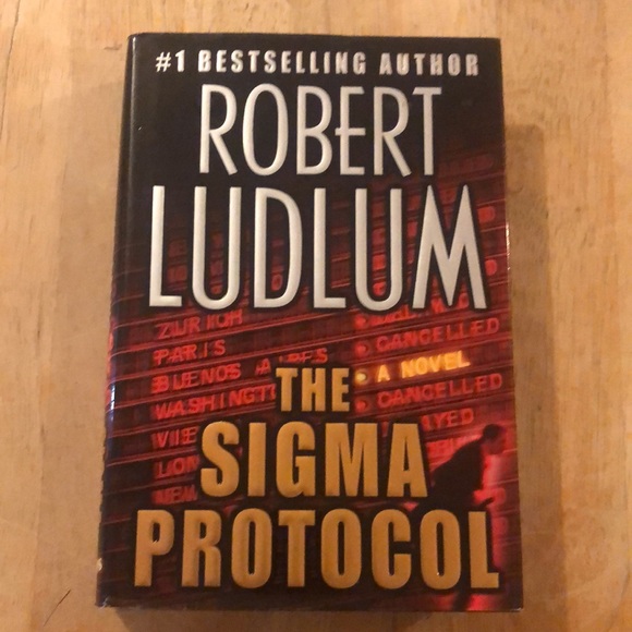 Bundle of Three Hardcover Books by Robert Ludlum - Picture 2 of 14